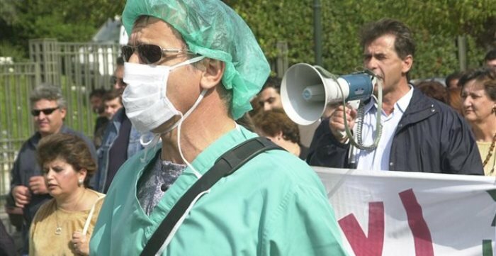 Greek state hospital workers protest cuts